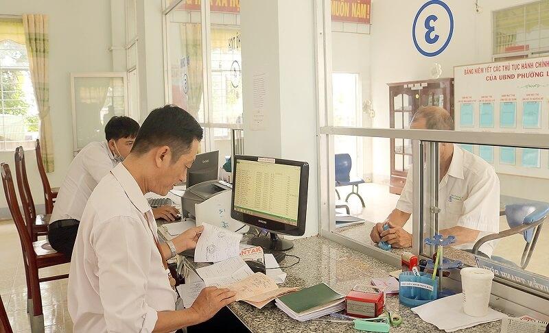 Ai là người có thẩm quyền công chứng sơ yếu lý lịch